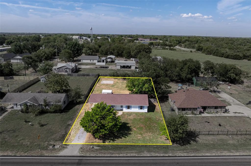 614 E Fm 272, Celeste