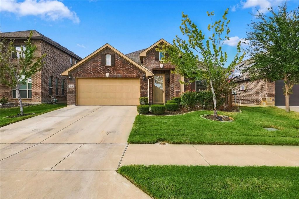 4204 Snowberry Lane, Fort Worth