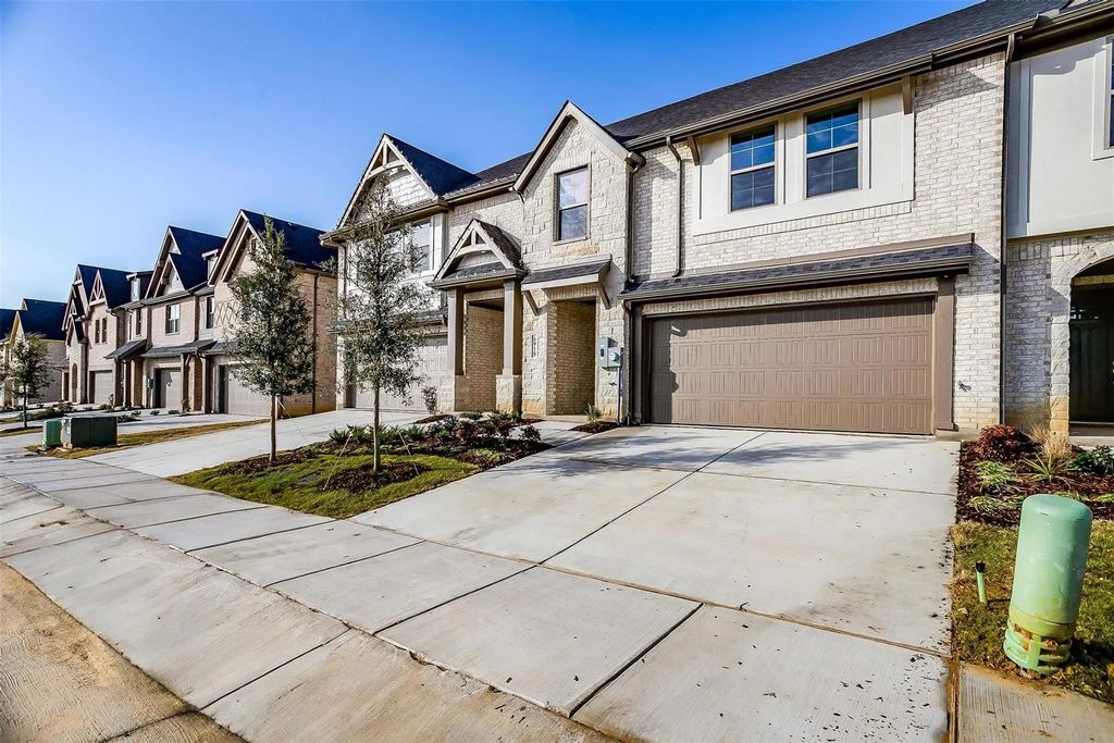802 Homeplace Circle, Mansfield