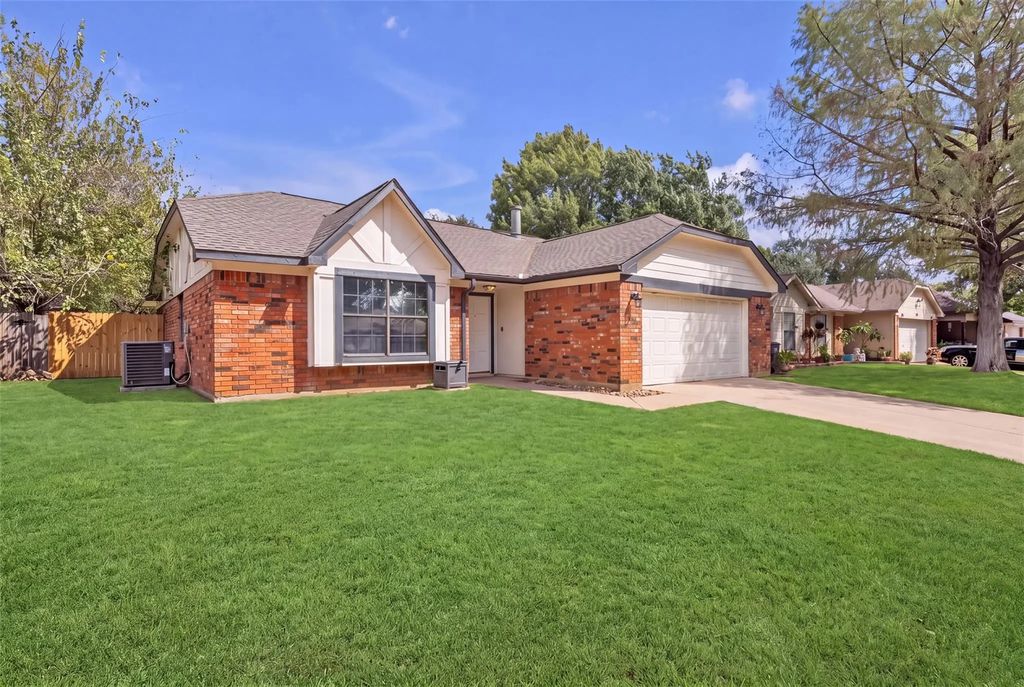 2916 Creekwood Lane, Fort Worth