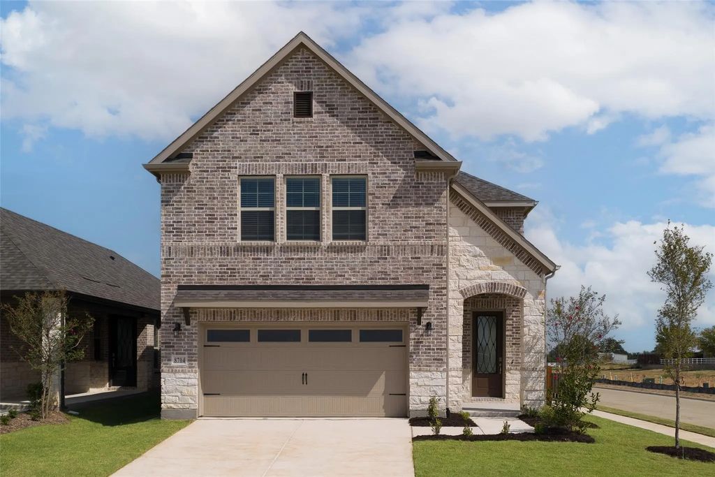8704 Saratoga Street, Aubrey