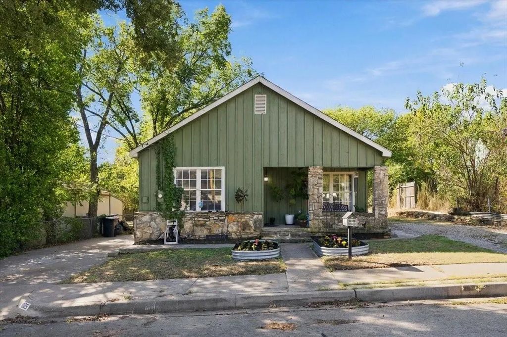 809 W Bridge Street, Weatherford