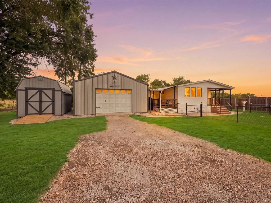 9487 County Road 313, Terrell
