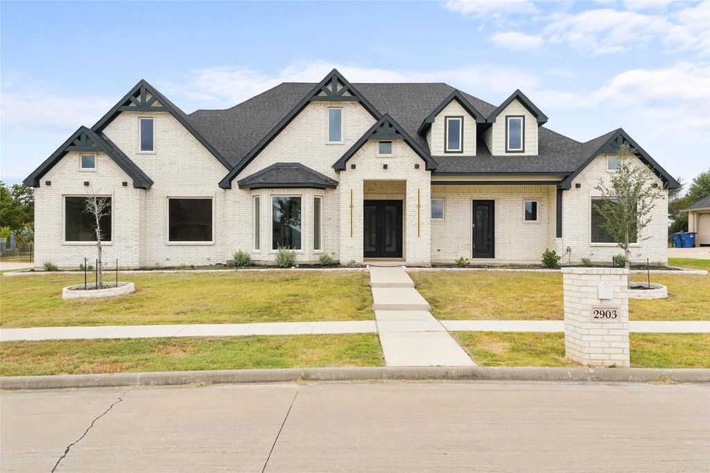 2903 Sunnyside Alley, Ennis