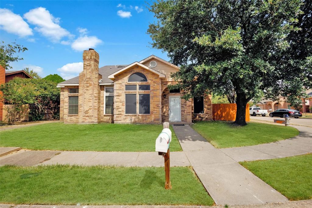 805 Brockden Drive, Mesquite