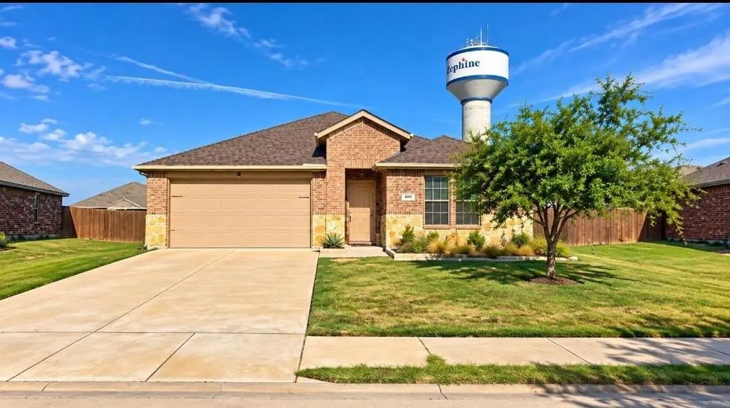 806 Community Way, Royse City