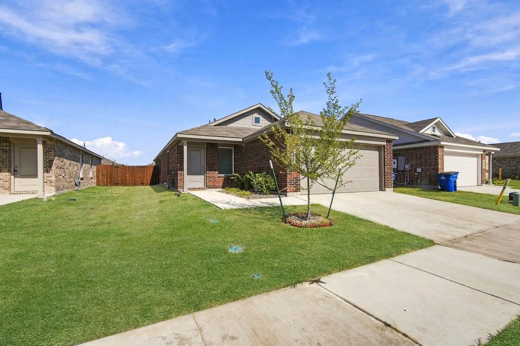 2052 Shady Oaks Drive, Ennis