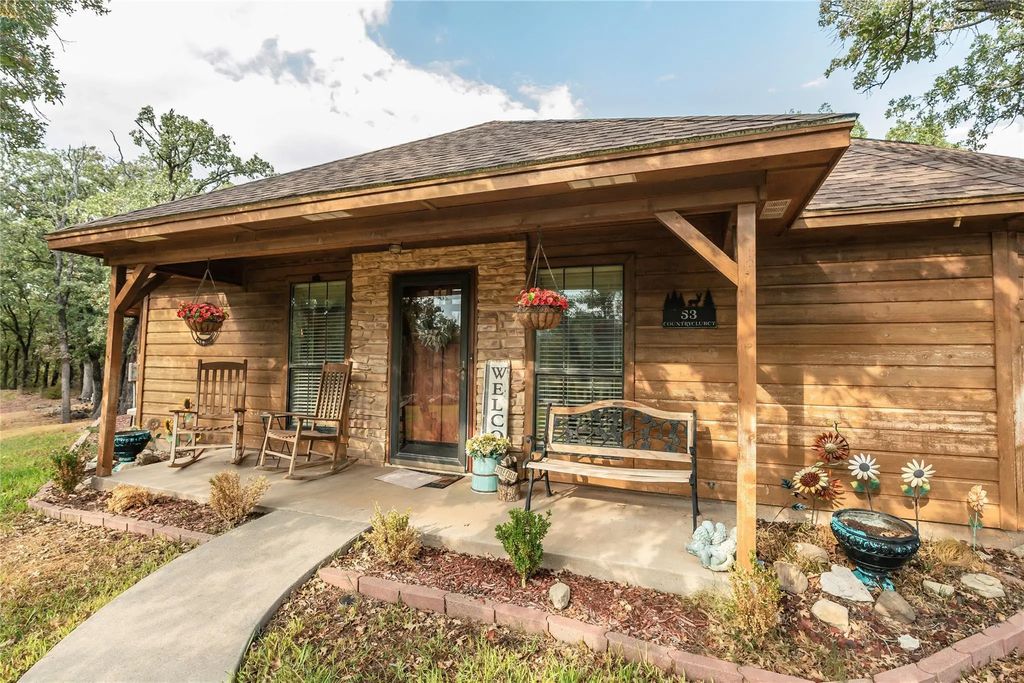 53 Country Club Court, Nocona