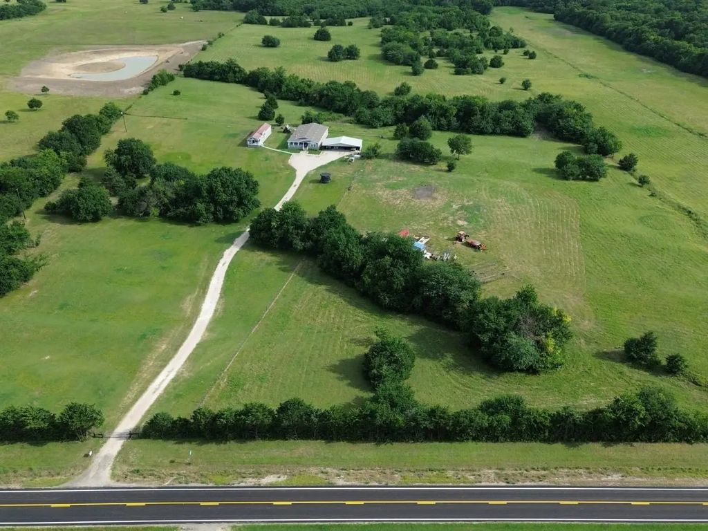 4081 Fm 2736, Campbell