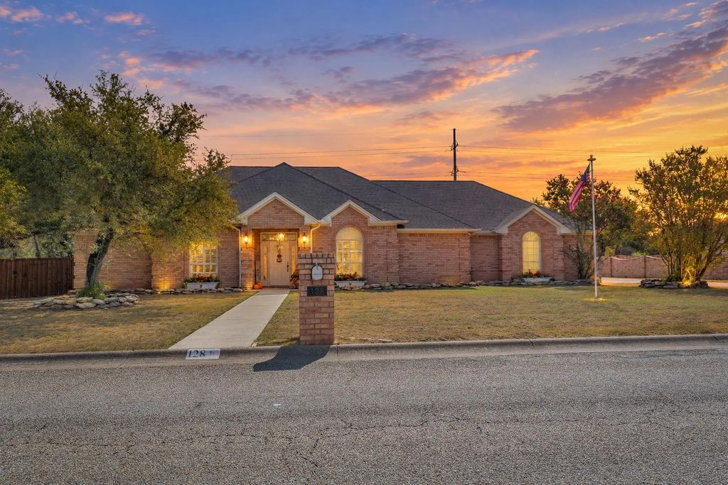 128 Lakeside Oaks Circle, Lakeside