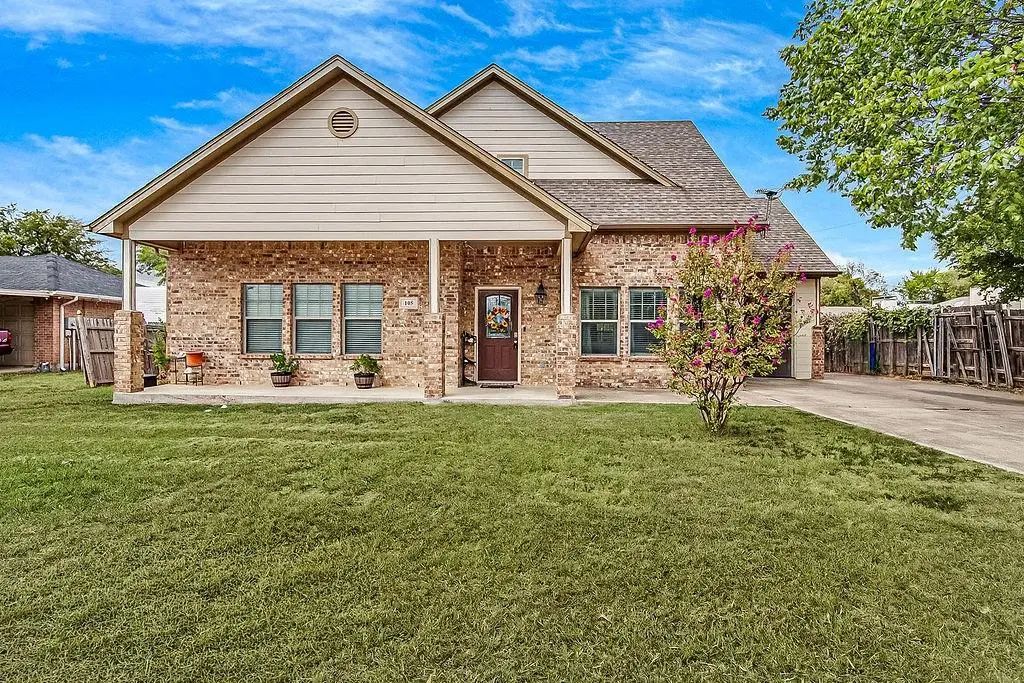 105 Water Lane, Crowley