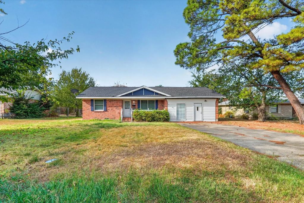 821 Circle Drive, Terrell