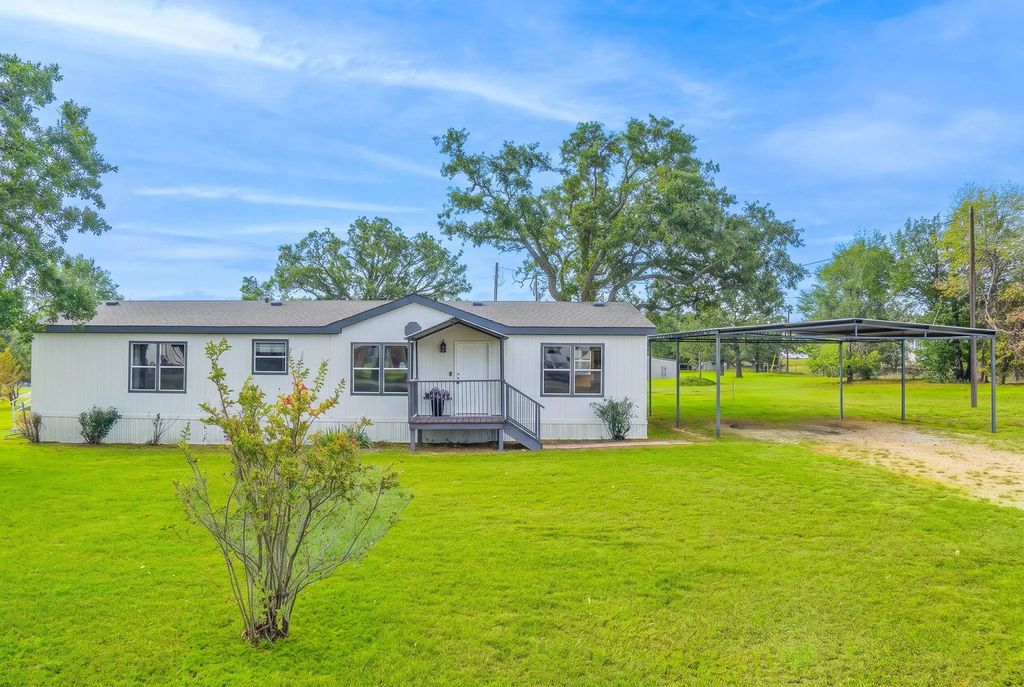 104 Hill Top Court, Springtown