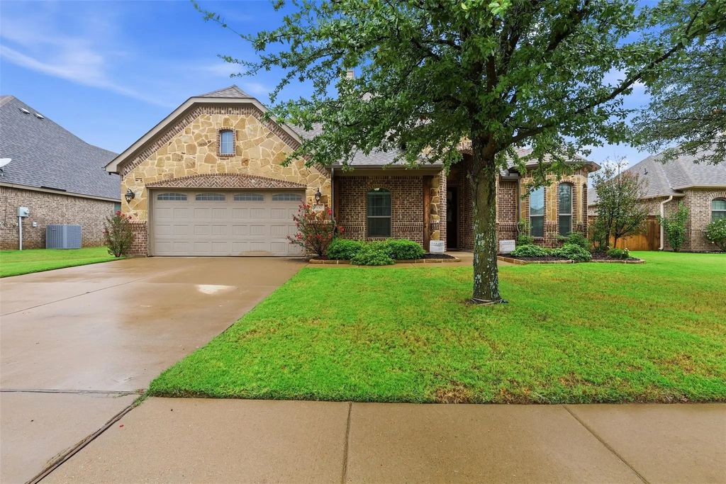 1152 Blue Sky Lane, Burleson