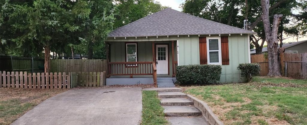 902 Davy Crockett Street, Rockwall