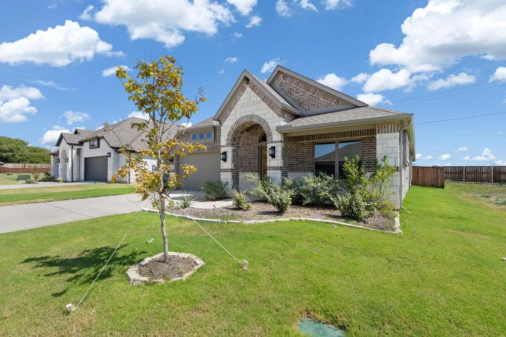 2452 Acacia Road, Cleburne