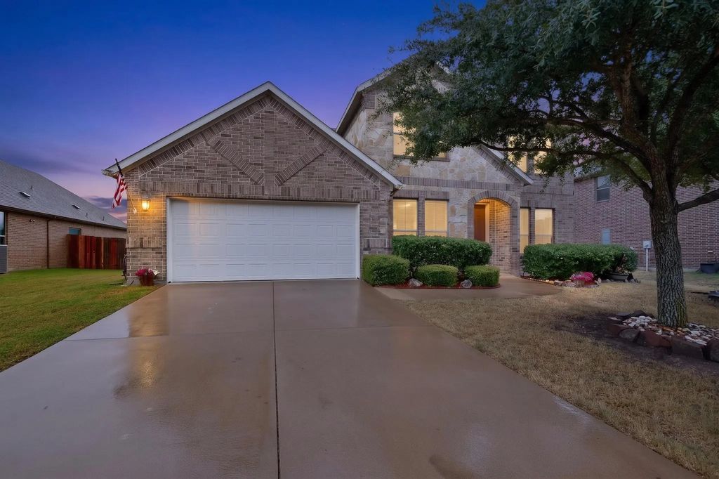 111 Thoroughbred Street, Waxahachie