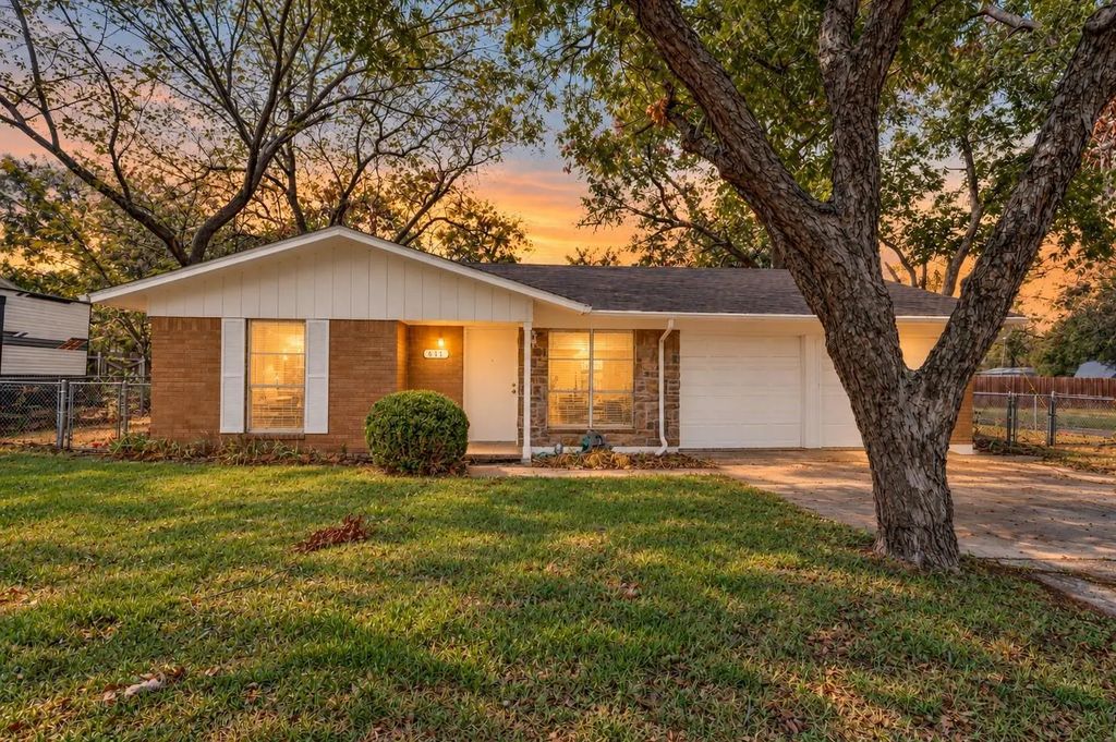 511 N Cherry Street, Aubrey