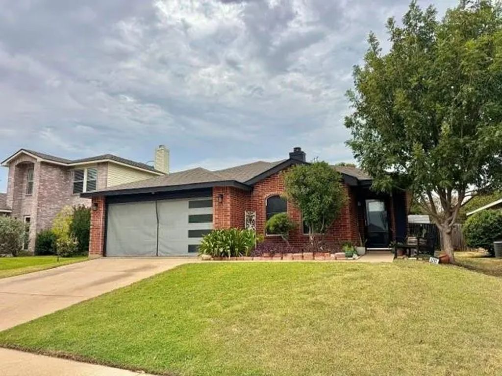 5213 Prestwick Drive, Fort Worth