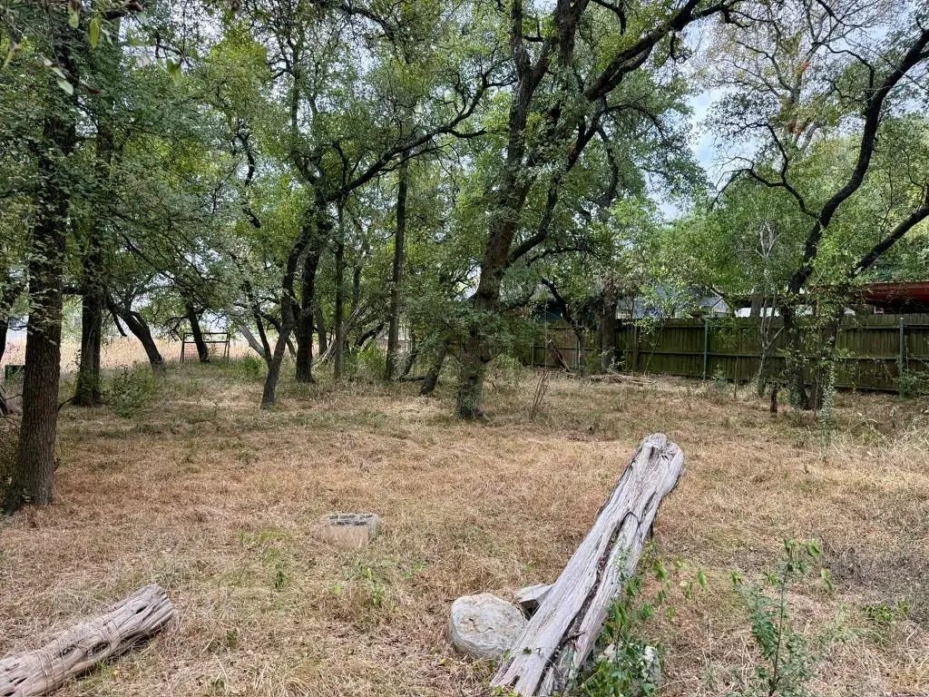 212 County Road 1746, Clifton