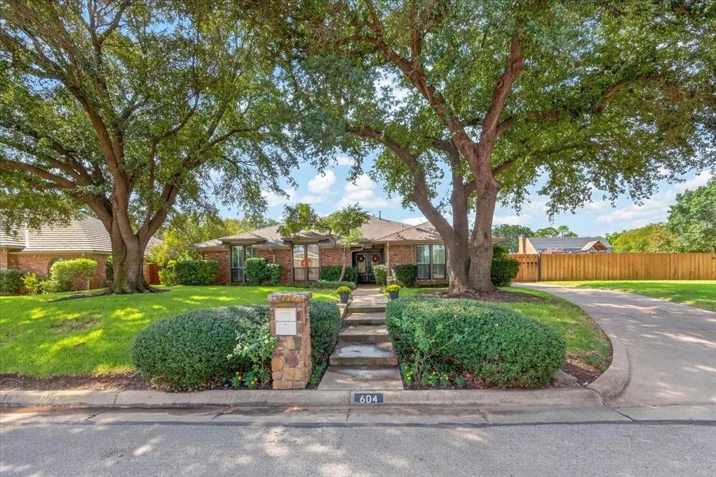 604 Lincoln Court, Arlington