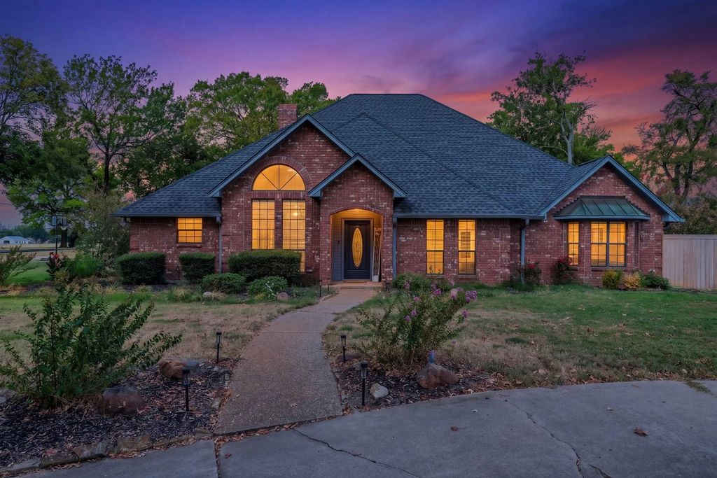 101 Briarwood Street, Sulphur Springs