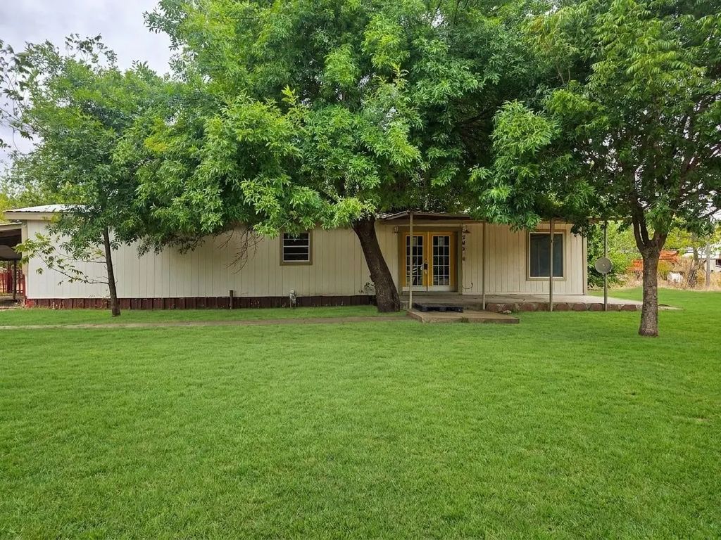 505 Railroad Avenue, Graford