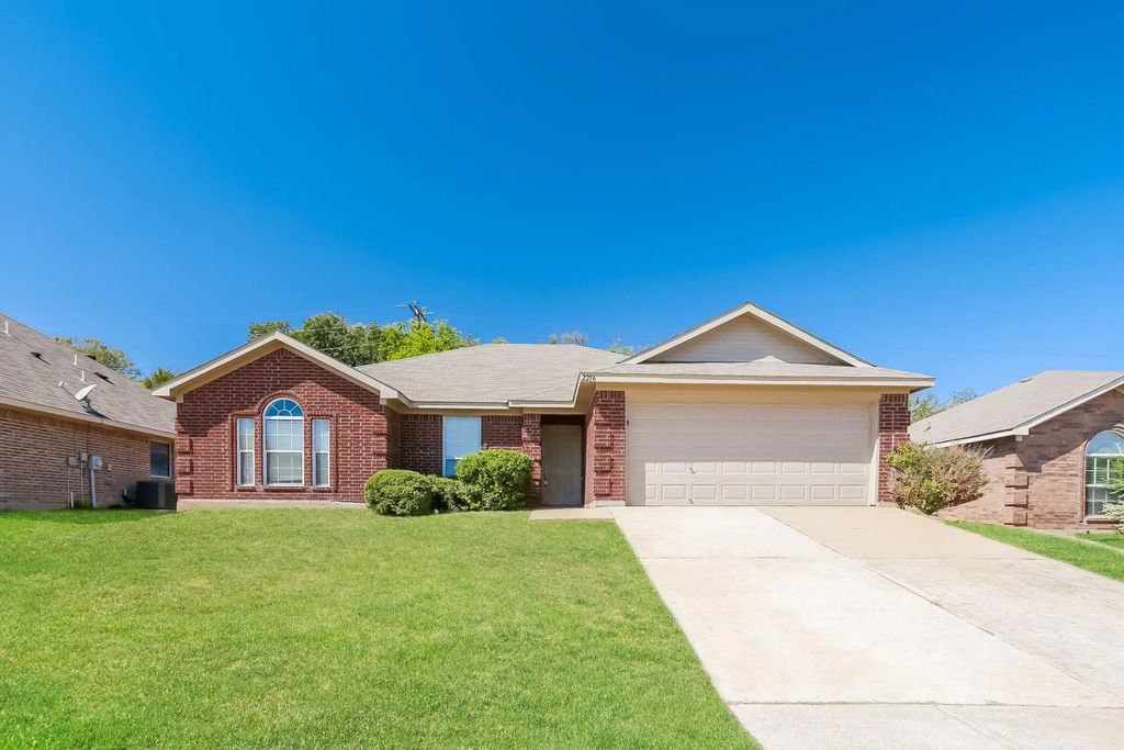 2216 Cancun Drive, Mansfield