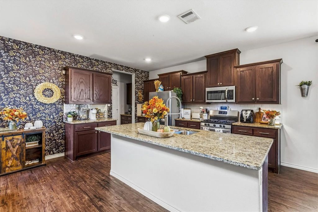 2181 Olivereta Drive, Little Elm
