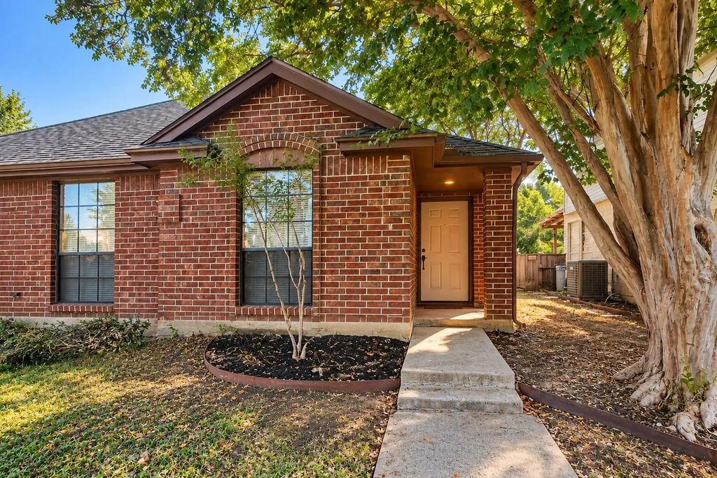 5531 Whisper Glen Drive, Arlington