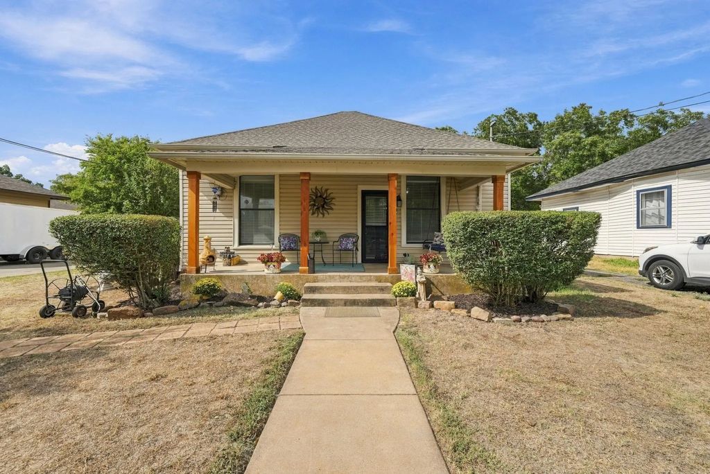 311 N Pendell Avenue, Cleburne
