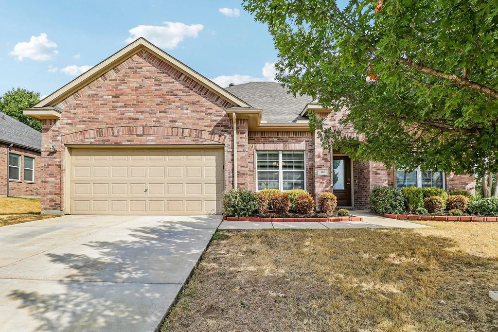 101 Ravinia Court, Oak Point