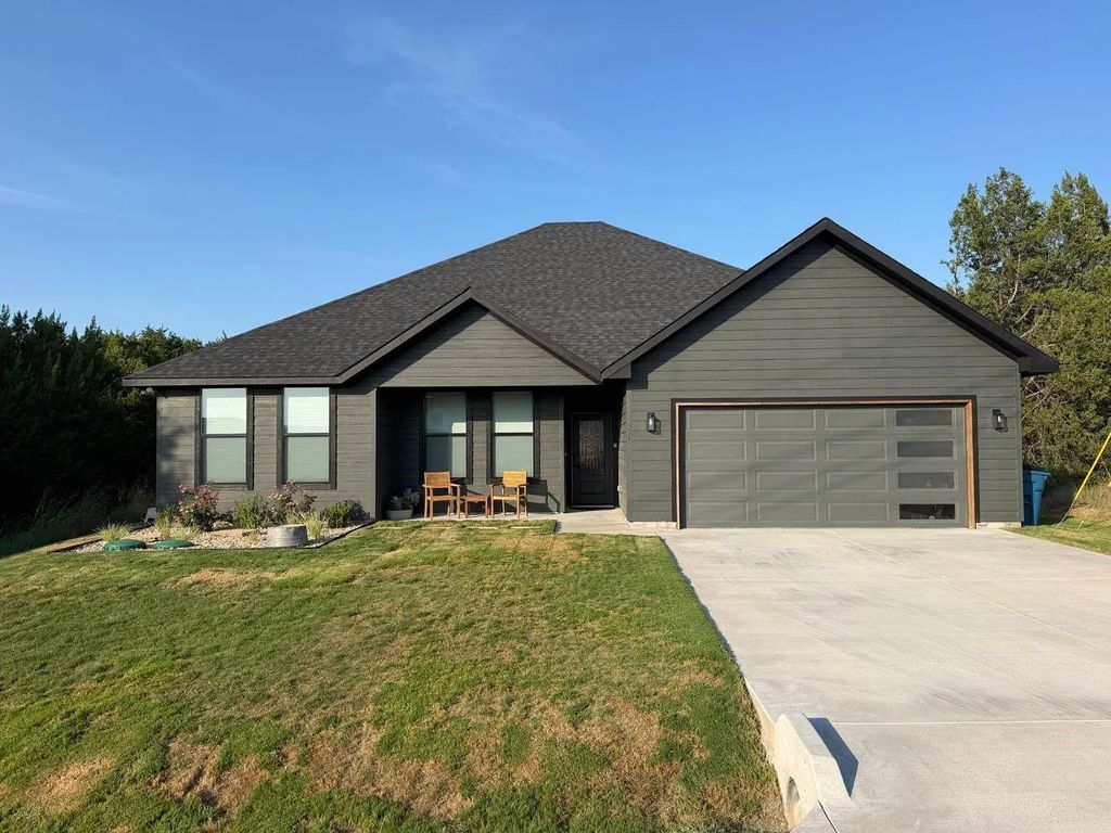 5713 Stonegate Circle, Granbury