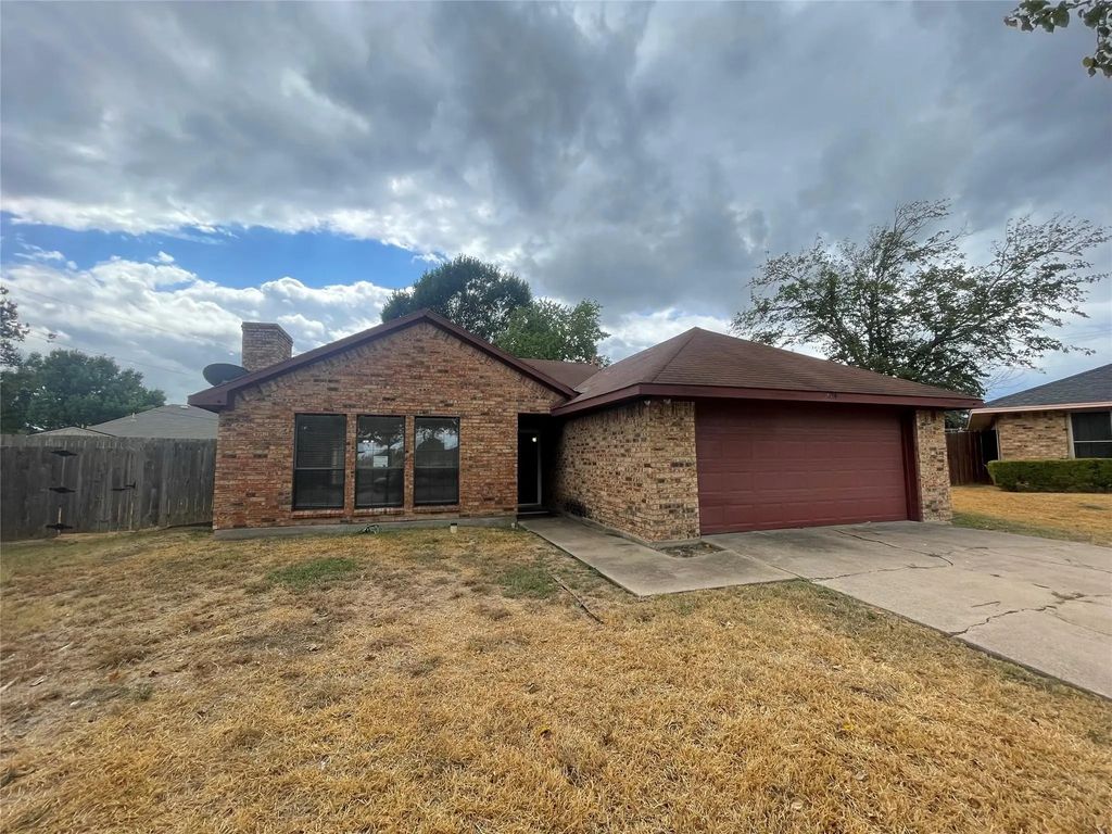 504 W Jay Court, DeSoto