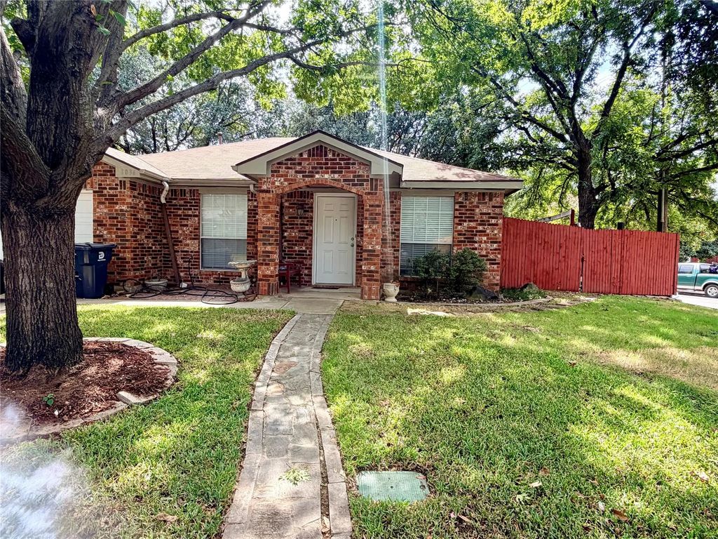 1036 El Triumfo Street, Dallas