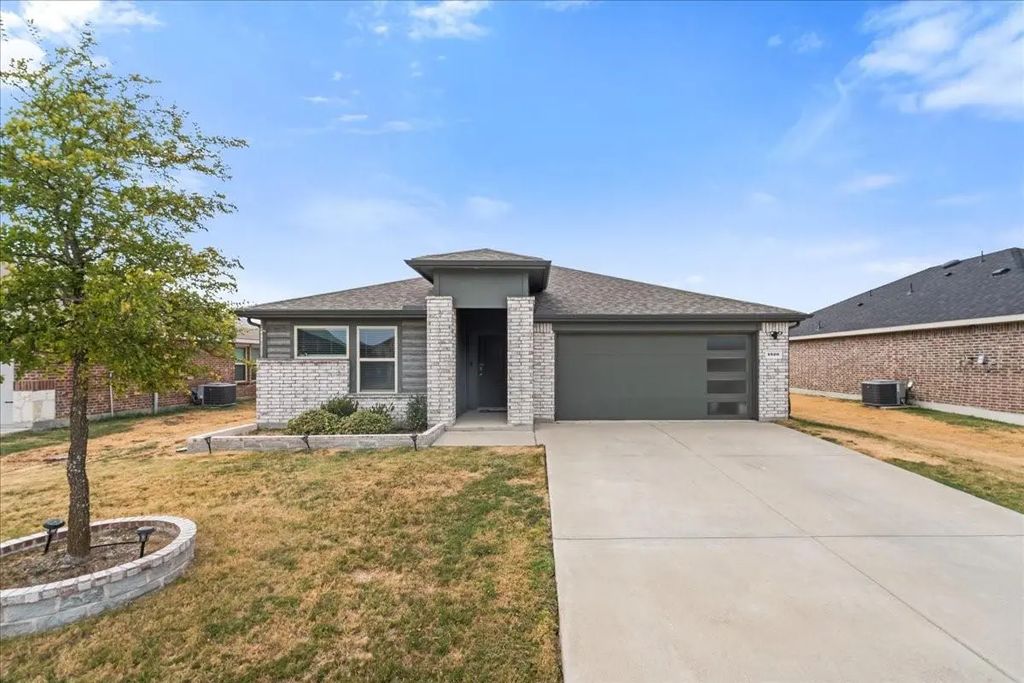 1320 Community Way, Royse City