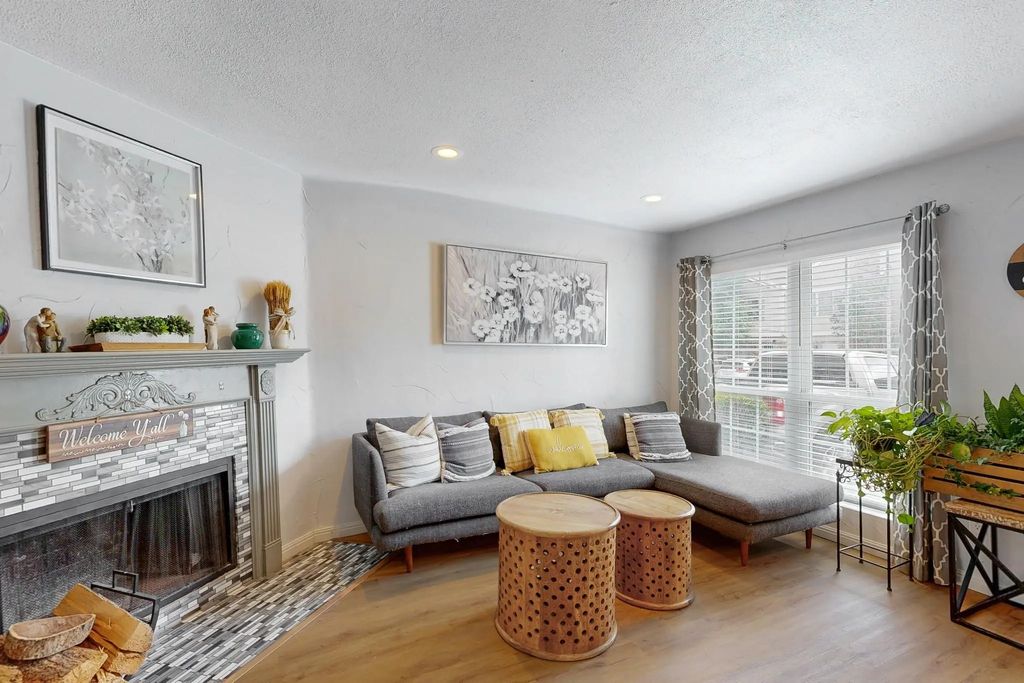 617 Carriagehouse Lane 3, Garland