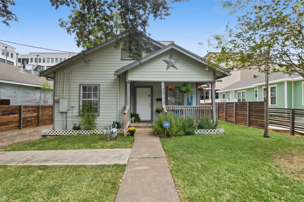 223 W 8th Street, Dallas
