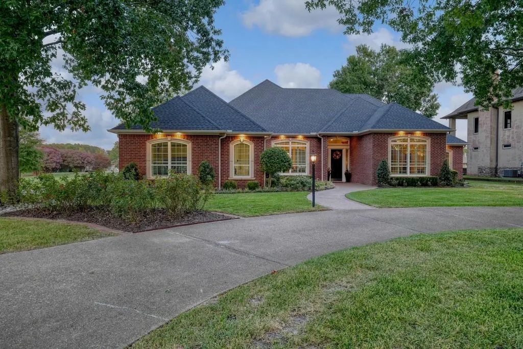 225 Bayhills Drive, Hideaway