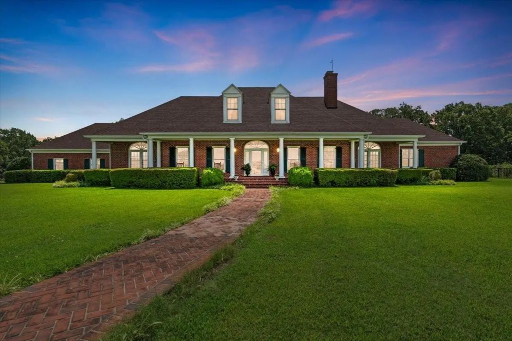 502 County Road 42520, Paris