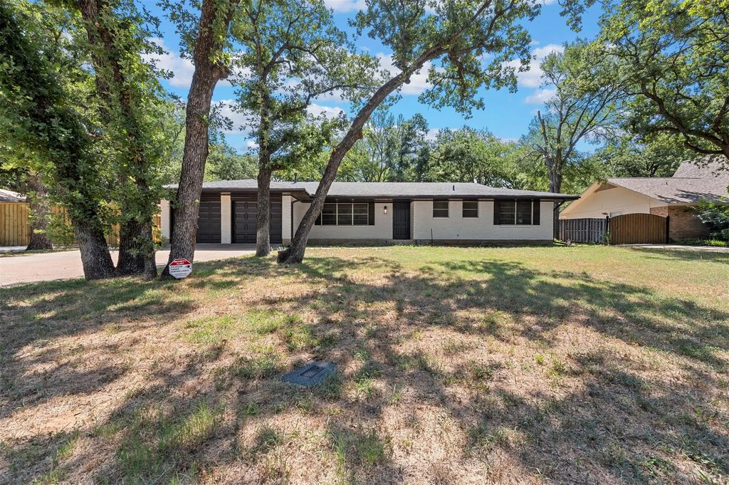 1444 Cimarron Trail, Hurst