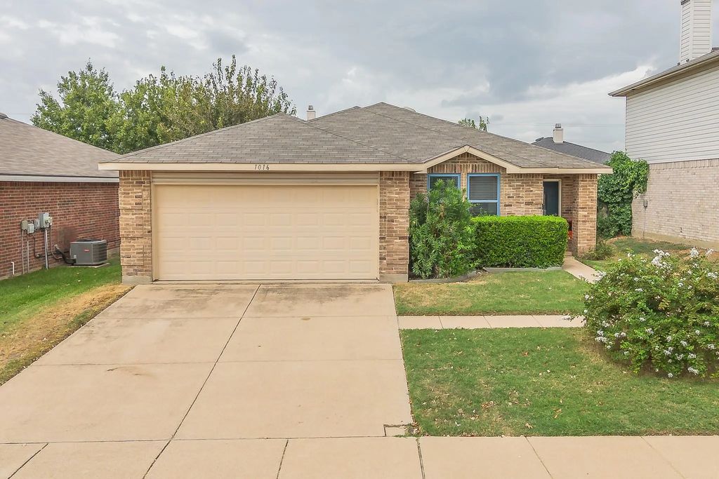 1016 Stone Chapel Way, Fort Worth