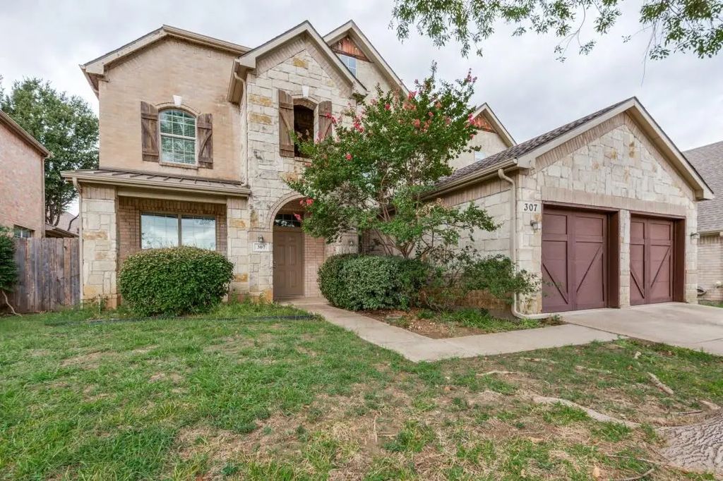 307 Moonlight Drive, Euless