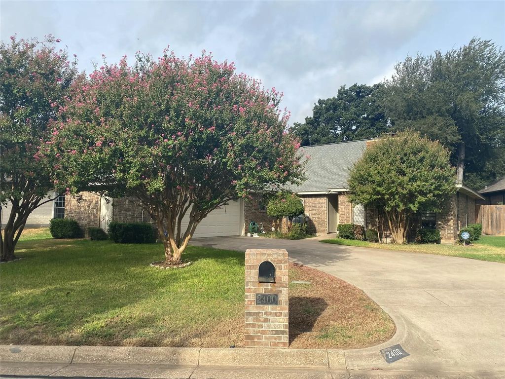 2400 Cross Timbers Trail, Arlington