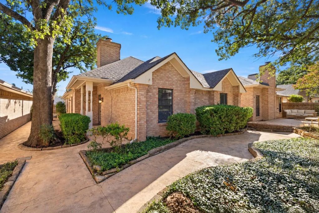 2108 Woodway Drive, Arlington