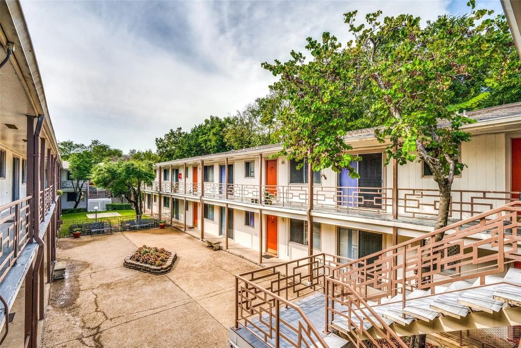 325 E Phillips Street 21, Richardson