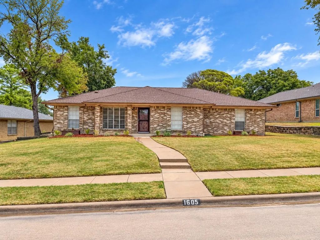 1605 Brighton Drive, Carrollton