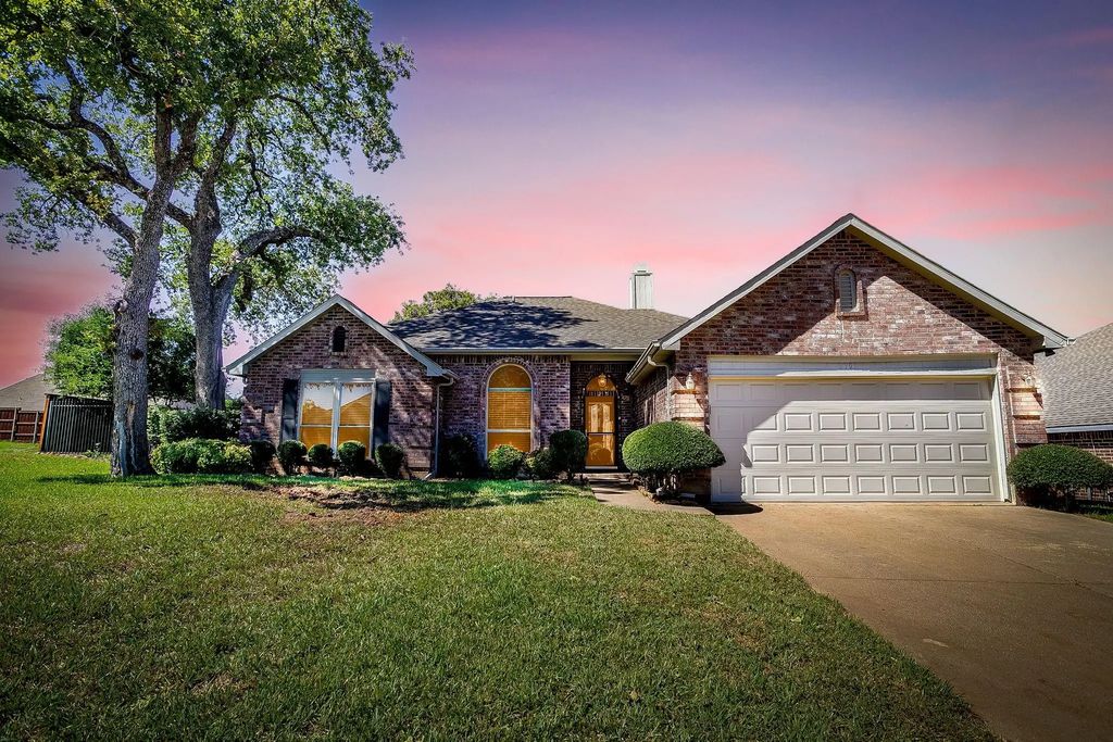 7901 Ember Oaks Drive, North Richland Hills