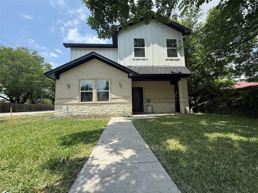 201 E 10th Street, Kaufman