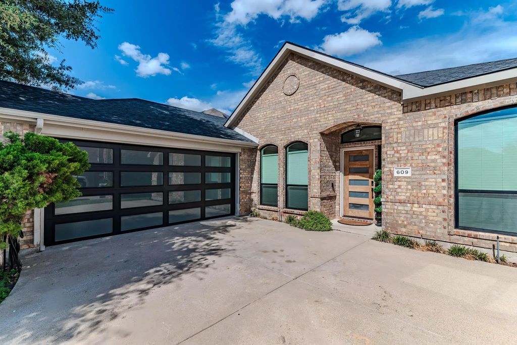 609 Bristlecone Drive, Arlington